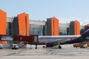 Самолет "Аэрофлота" на фоне терминала  Е // svo.aero 