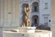 Памятник Самсону на Контрактовой площади Киева // 7days.kiev.ua