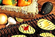 Гости праздника смогут попробовать различные блюда, приготовленные на гриле. // americanfeast.com
