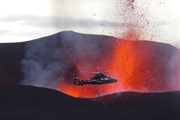 Туристы могут любоваться вулканом с борта вертолета. // hrauneyjar.is
