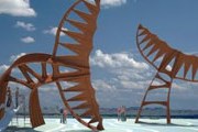 Памятник китам одновременно является детской площадкой. // Турпром