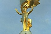 Позолоченная статуя Туркменбаши будет демонтирована. // РИА "Новости"