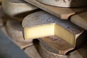 Швейцарский сыр можно увезти домой в качестве сувенира. // Adrian Studer