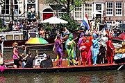 Главное событие фестиваля - Canal Parade. // johnberner.com