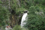За сезон водопад посещают около 30 тысяч человек. // culturolog.ru