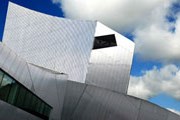 Здание военного музея в Манчестере. // Guardian / Don Mcphee