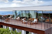 Отель расположен на побережье. // principefortedeimarmi.com