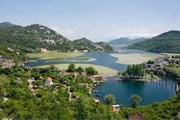 Природа Черногории - не менее важная достопримечательность страны, чем ее пляжи. // marvaoguide.com