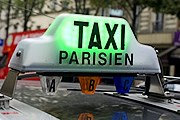 Зеленый огонек означает, что машина свободна. // paris.fr