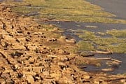 Поселок в Камеруне на берегу озера Чад // earthshots.usgs.gov