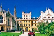 Ледницкий дворец - один из самых живописных в Чехии. // wikipedia.org