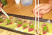 В ресторане можно попробовать блюда японской и южноамериканской кухни. // chew.hu