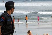 Около ста офицеров будут патрулировать пляж Kuta Beach. // blog.getbalivillas.com