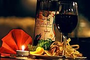 Итальянские бары и рестораны предлагают продегустировать молодое вино. // flickr.com
