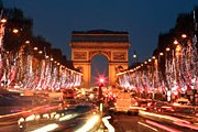 Рождество в Париже // iStockphoto