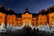 Замок украшен к Рождеству. // tout-paris.org