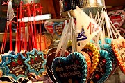 На ярмарке можно приобрести сувениры и сладости. // flickr.com / Klearchos Kapoutsis