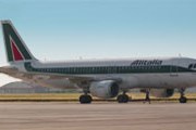 Самолет авиакомпании Alitalia в Шереметьево // Travel.ru