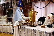 Кыш-Бабай и Кар-Кызы приглашают гостей. // tatar-moroz.ru