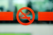 На остановках общественного транспорта Будапешта нельзя будет курить. // flickr.com / Vu Nguyen Photography