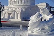 Посетители могут полюбоваться работами скульпторов. // ledgorod.ru