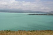 Севан - высокогорное озеро в Армении. // Wikipedia