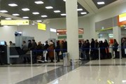 Часть очереди пассажиров "Аэроэкспресса", прибывших в Шереметьево // Travel.ru