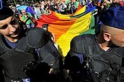 Полиция отменила гей-парад. // towleroad.typepad.com