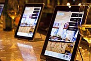 iPad поможет посетителям ресторанов выбрать лучшее вино. // travelandleisure.com