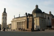 Памятники Литвы привлекают путешественников. // iStockphoto