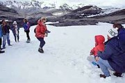 Побывать на леднике можно только в составе группы. // sumaqperu.com