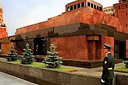 Мавзолей Ленина снова открыт. // memoryarchive.org