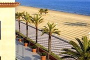 Пляжный клуб отеля предлагает новые услуги. // lemeridienra.es
