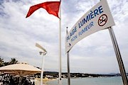 Специальный знак оповещает о том, что на пляже запрещено курить. // ouest-france.fr