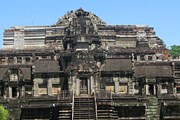 Храм Бапхуон был построен в начале XI века. // angkorguides.com