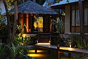 Вилла отеля Anantara Rasananda ночью // phangan-rasananda.anantara.com