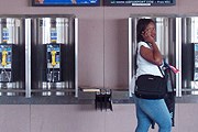 Телефоны, установленные в аэропортах, разоряют туристов. // greenvilledailyphoto.com
