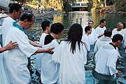 Место крещения Христа популярно у туристов и паломников. // Д. Сильверман
