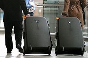 Много багажа брать с собой невыгодно. // coated.com
