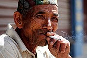 В Непале курит более 40% населения. // lexlimbu.com