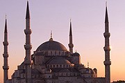 Голубая мечеть в Стамбуле – одна из самых посещаемых туристами. // wikipedia.org