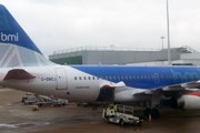 Самолет bmi в Heathrow // Travel.ru