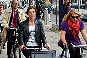 Горожане ездят на велосипедах более быстро и уверенно, чем туристы. // flybee.com