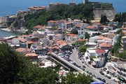 Черногория - популярное направление курортного отдыха. // Wikipedia