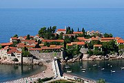 Для пребывания в Черногории дольше 30 дней нужна виза. // discover-montenegro.com
