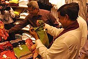 На рынке можно купить украшения, текстиль и сувениры. // Посольство Шри-Ланки в РФ