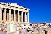 Памятники Греции интересуют туристов. // famousdestination.com
