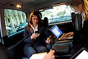 Пассажиры могут проводить деловые совещания в такси. // tout-paris.org