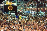 Карнавалы собирают тысячи гостей и участников. // biosferabrasil.com