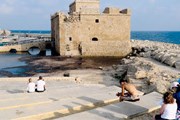 Пафос - это и пляжи, и памятники. // kathimerini.gr